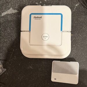 iRobot Braava jet 240 Robot Mop with battery, charger
